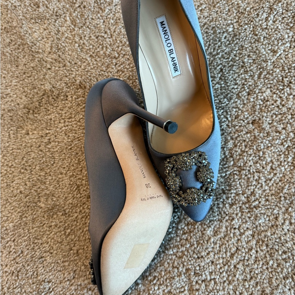 Manolo Blahnik - Hangisi Heel - Grey Blue Satin Jewel Buckle Pumps open … - Picture 9 of 10